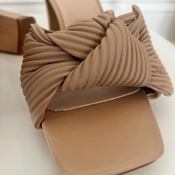 Knotted Slip on Heel - Picture 3 of 5